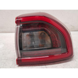 Feu arriere principal droit...