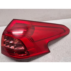 Feu arriere principal droit...