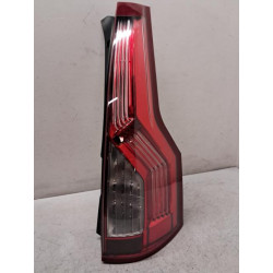 Feu arriere principal droit...