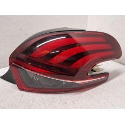 Feu arriere principal droit...