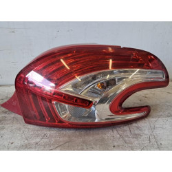 Feu arriere principal droit...