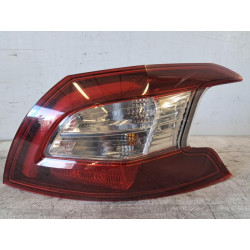 Feu arriere principal droit...