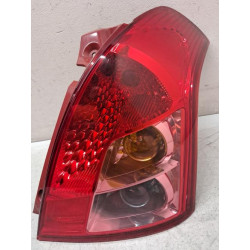 Feu arriere principal droit...