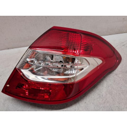 Feu arriere principal droit...