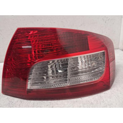 Feu arriere principal droit...