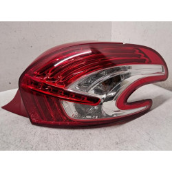 Feu arriere principal droit...