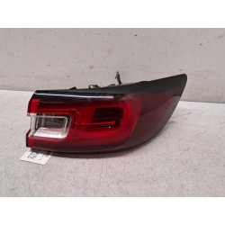 Feu arriere principal droit...