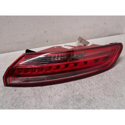 Feu arriere principal droit...