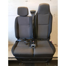 Siege avant droit...