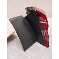 Feu arriere principal droit...